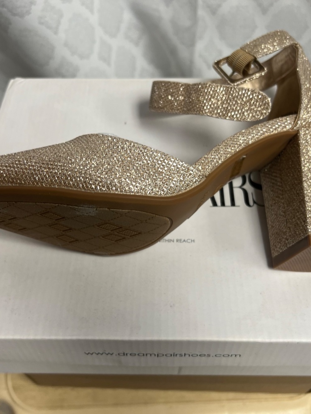 Gold high heel - Picture 3 of 4